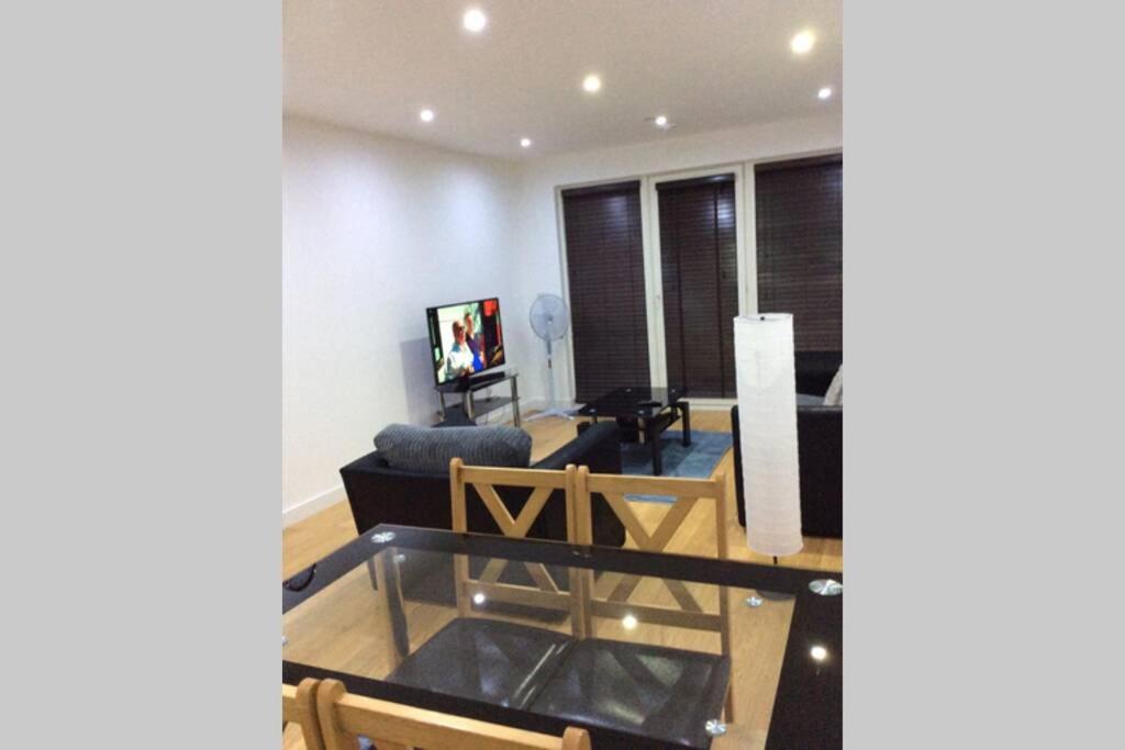 Max'Em Lexington Luxury Apartment Slough Exterior foto