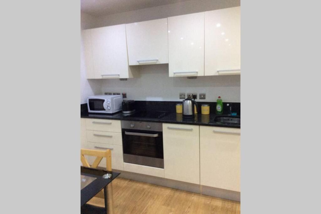 Max'Em Lexington Luxury Apartment Slough Exterior foto